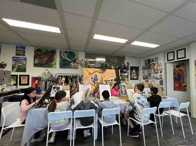 Woensdag kunstlessen bij Luna Nguyen Atelier (4–6 jaar) — familie-kids in Flevoland