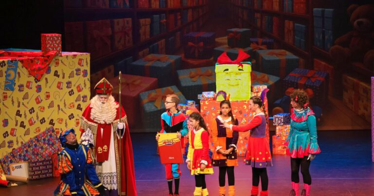 Sinterklaas & Pietenkidz (3+) – Het mysterie van het pratende pakje — theater in Flevoland