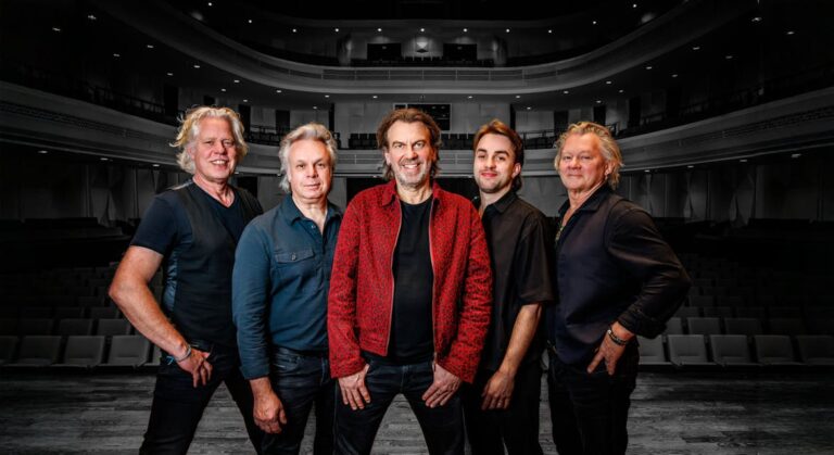 Coming on Strong – Onze Earring — muziek in Flevoland